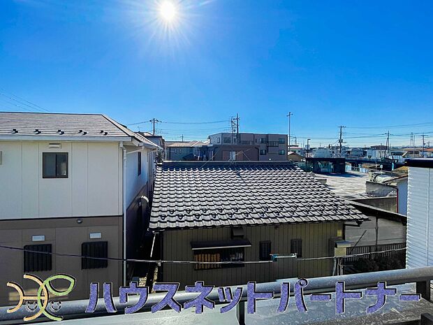 朝の澄んだ空気や、夕方に吹く清々しい風を五感で感じられるバルコニー。住まいの中で屋外にあって、本当の自然を感じられるスペースです。