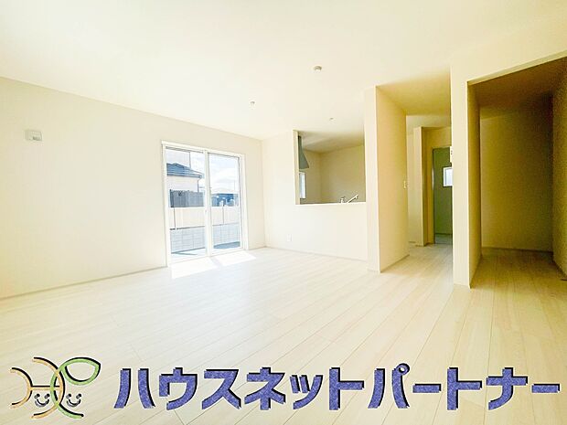 陽だまりのある光彩豊かなリビングは、何よりも快適で心休まる時間を過ごせます。