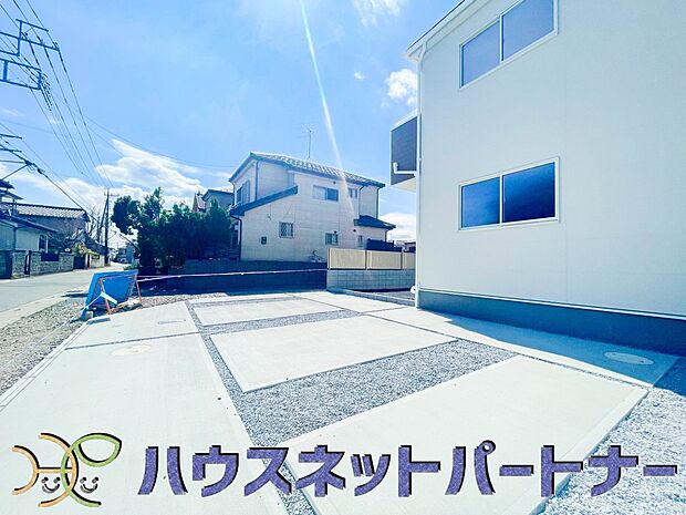 通勤や家族の送迎など、毎日の生活にマイカーが欠かせない方にとって駐車場は大事な条件。敷地内にカースペースがあれば、お出かけやお買い物の際の搬入出もらくらくです。