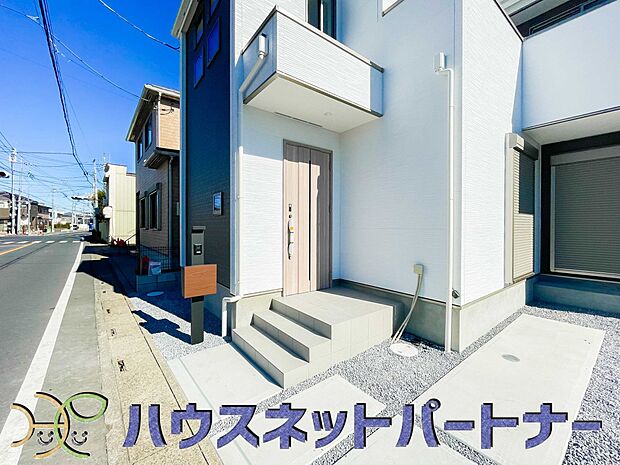 お客様も迎える玄関は高級感のある造りです。