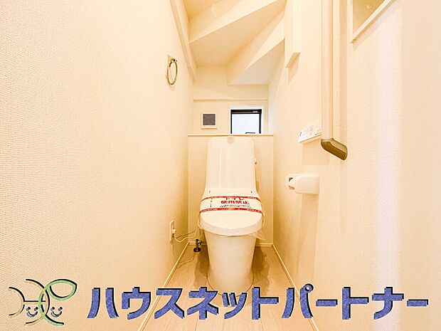 快適な生活を送るための必須アイテムとなった洗浄機能付トイレ。おしり洗浄、ビデ洗浄、暖房便座の3つの機能を標準装備しています