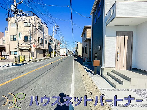 前面道路でお車を駐車するのも楽々。