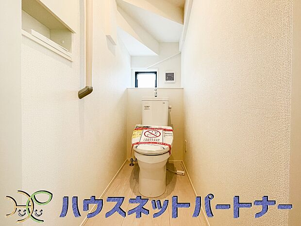 快適な生活を送るための必須アイテムとなった洗浄機能付トイレ。おしり洗浄、ビデ洗浄、暖房便座の3つの機能を標準装備しています