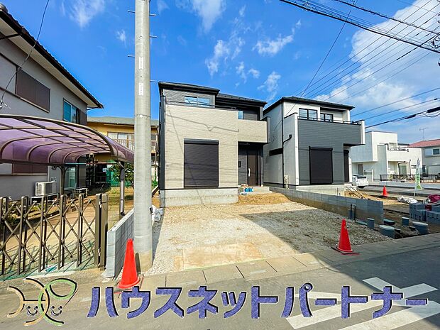 広々した駐車スペースは並列2台分。駐車が苦手な方もラクチンです。