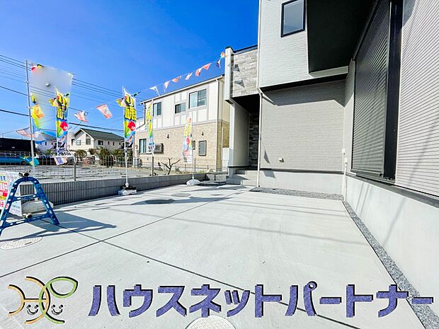 カースペースは並列で2台分がOK。お友達が遊びに来ても、安心ですね。