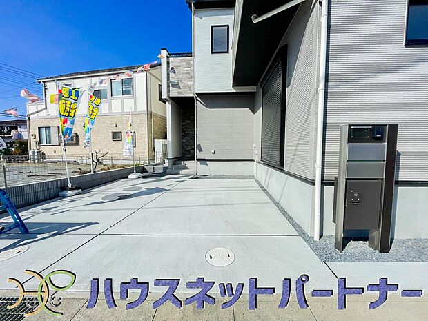 駐車場がある戸建を持つ最大のメリットは、駐車場代金を支払い続ける必要がないことです。賃貸住宅に住んでいる方が、戸建の購入を考えるきっかけに挙げることが多いようです。