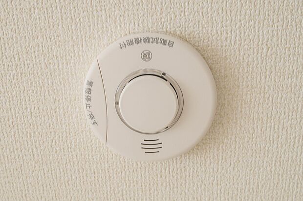 予期せぬ火事。火災警報器で助かる命があります。火災は決して他人事ではなく、どこの家庭でも起こり得ることです。万が一の時でも、火災警報器が、いち早く火災を知らせてくれます。