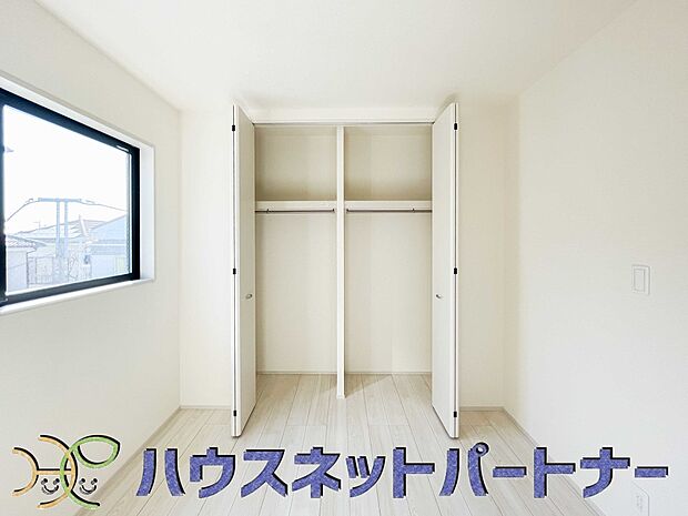 各部屋を最大限に広く使って頂ける様、全居住スペースに収納付。プライベートルームはゆったりと快適に。
