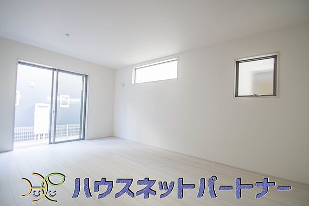 陽だまりのある光彩豊かなリビングは、何よりも快適で心休まる時間を過ごせます。