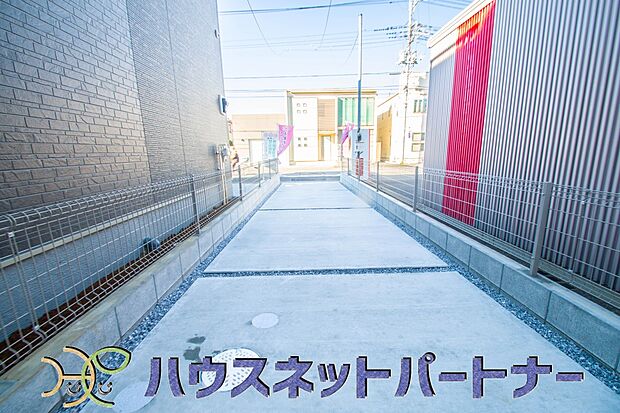 駐車場2台付きなので、ご夫婦がそれぞれ専用の車を駐車することができ、家族の行動範囲も広がります。