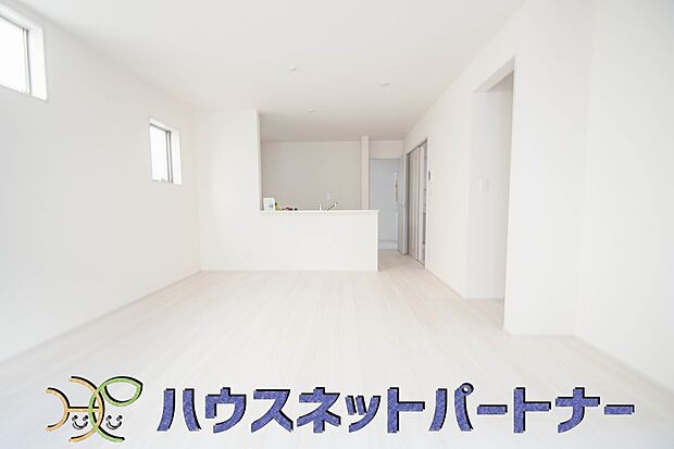 明るく開放的なダイニング。家族とのコミュニケーションが取りやすく、みんなの笑顔が溢れます