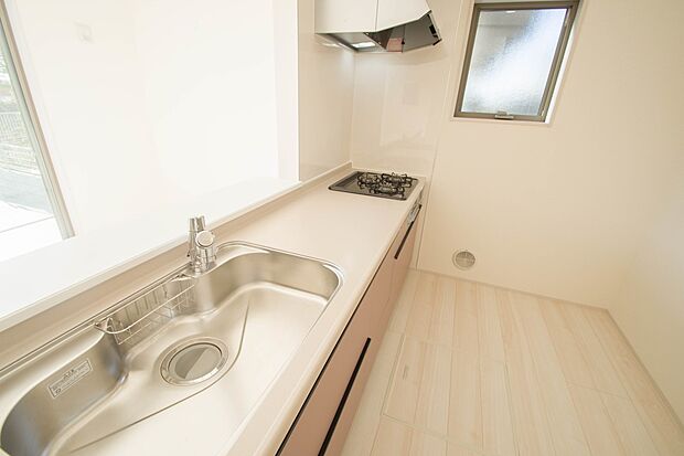 カウンターキッチンは家族と会話しながらお料理ができます。家族の笑顔が一番のスパイス。