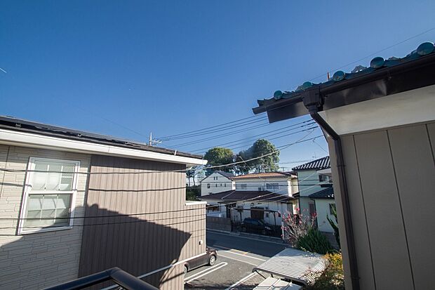 陽当りが良いと、洗濯物が乾きやすいですし、湿気やカビの心配も減るので快適です。寒い冬の日でも、日差しが届くと家の中が暖かくなりますね。