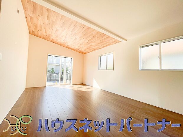 家族の温かさと陽光の暖かさ、楽しい毎日と明るい未来を予感させる「空間が織り成すひとつ先の住み心地」を演出します。