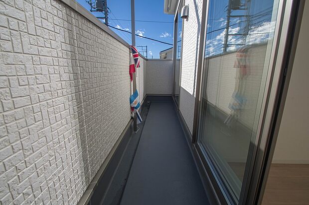 朝の澄んだ空気や、夕方に吹く清々しい風を五感で感じられるバルコニー。住まいの中で屋外にあって、本当の自然を感じられるスペースです。