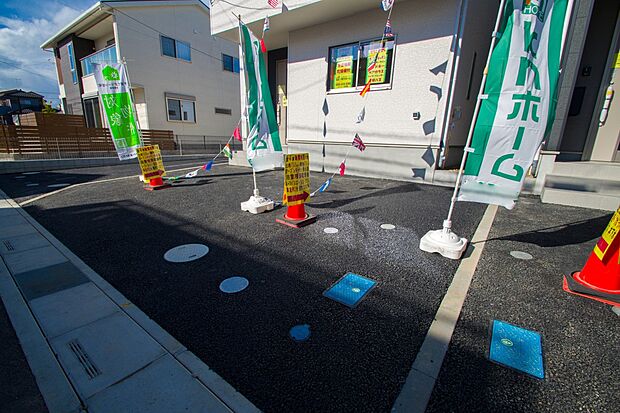 通勤や家族の送迎など、毎日の生活にマイカーが欠かせない方にとって駐車場は大事な条件。敷地内にカースペースがあれば、お出かけやお買い物の際の搬入出もらくらくです。