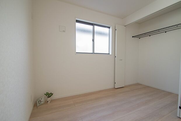 各部屋を最大限に広く使って頂ける様、全居住スペースに収納付。プライベートルームはゆったりと快適に。