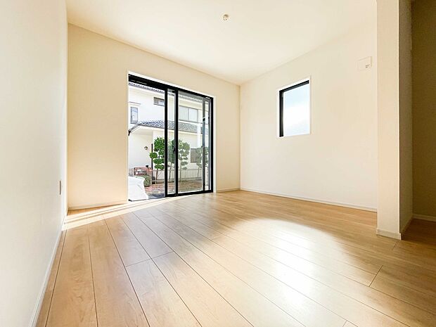 インテリアショップで見掛けた「あの家具」も置ける、ゆったりとした空間。時に広さが上質な寛ぎの時間になる事も。