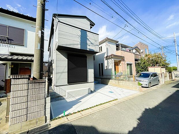 太陽に愛された邸は、陽当り・通風に優れた魅力的で快適さを追求した新築戸建でした。ここに住むからこそ意味がある。そんな特別感に浸りながら、毎日をお過ごしして欲しいです。