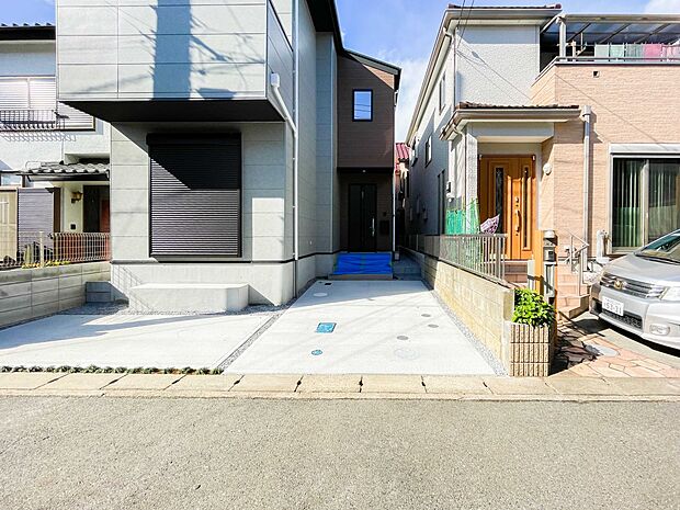 駐車場がある戸建を持つ最大のメリットは、駐車場代金を支払い続ける必要がないことです。賃貸住宅に住んでいる方が、戸建の購入を考えるきっかけに挙げることが多いようです。