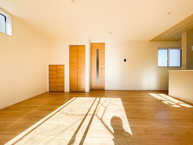 陽だまりのある光彩豊かなリビングは、何よりも快適で心休まる時間を過ごせます。