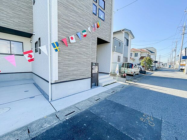 前面6ｍ公道で車庫入れ楽々です。