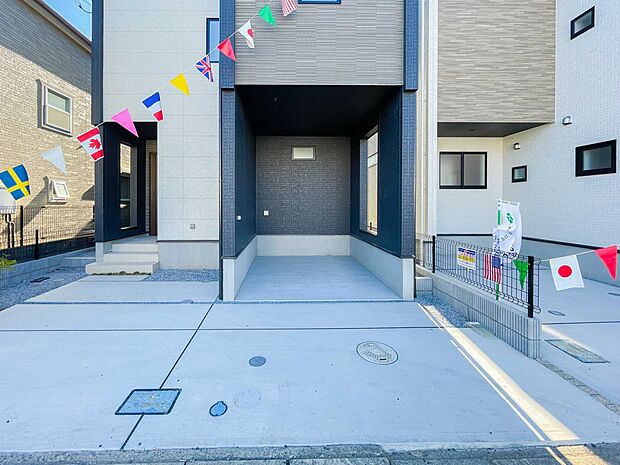 ビルトインガレージなので、雨の日には車からお部屋へ短距離で雨にも濡れずに助かります。