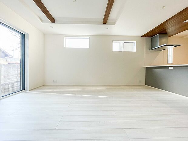 うららかな陽射しがどのお部屋にも降り注ぎますように、快適さを追求した間取設計。得難い立地環境での生活を恵みの豊かな永住の地へと変えてくれます。