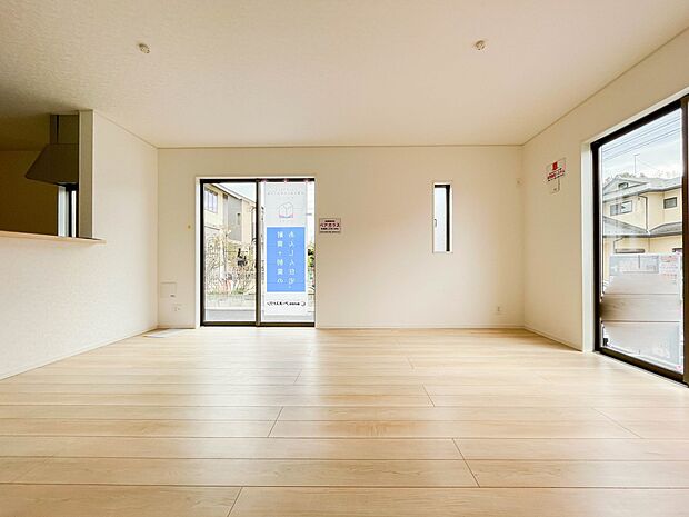 整然とした空間演出、快適な理想の暮らしの実現は家のみの拘りではなく、そこで暮らす方々にとって素敵な環境であることも挙げられると思います。四季折々の変化が奏でる鼓動を楽しんで下さい。