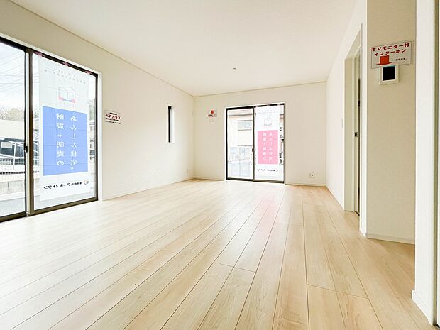 通風・採光に優れ、心地よい光と風が溢れています。 贅沢で豊かな居住性と、プライドを満たすクオリティが見事に調和した住空間。新築ならではの快適なひとときをご体感頂ける筈です。