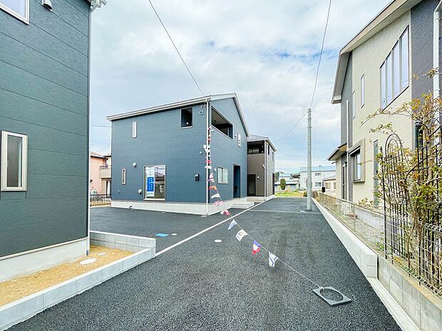 居住者の帰り、訪れる方を優しく迎える・安らぎに満ちた生活空間を予感させる。健やかな暮らしを楽しめそう。