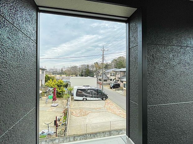 バルコニーから差し込む陽光・通風は、住環境・快適性と共に有り続ける貴重な「財産」です。この新築戸建に住まう事で手に入れるものは、きっと日常にとっても貴重な存在となるはずです。