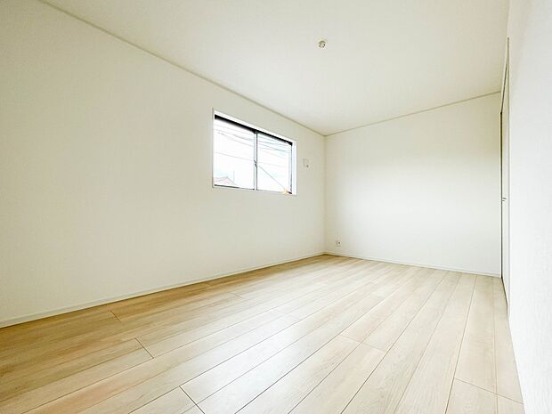 太陽の光がお部屋を照らしてくれます。こんな朝を迎えると今日一日を頑張ろうと思えてきますよね。