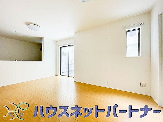 明るく開放的なダイニング。家族とのコミュニケーションが取りやすく、みんなの笑顔が溢れます。