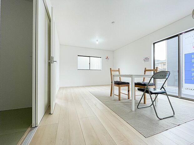 うららかな陽射しがどのお部屋にも降り注ぎますように、快適さを追求した間取設計。得難い立地環境での生活を恵みの豊かな永住の地へと変えてくれます。