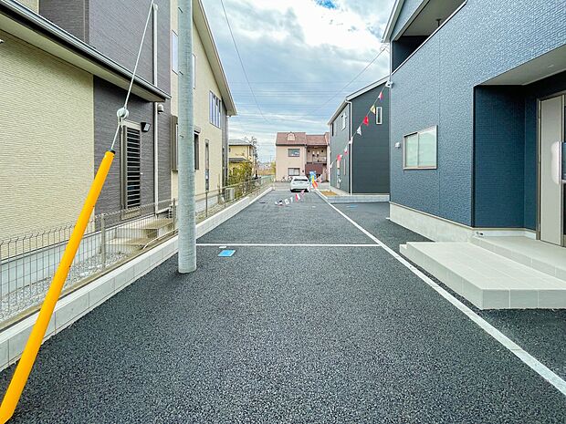 通勤や家族の送迎など、毎日の生活にマイカーが欠かせない方にとって駐車場は大事な条件。敷地内にカースペースがあれば、お出かけやお買い物の際の搬入出もらくらくです。