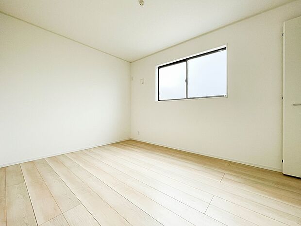 陽当たりの良い窓からは、清清しい風を室内に送り込んでくれます。快適な生活を楽しめます。