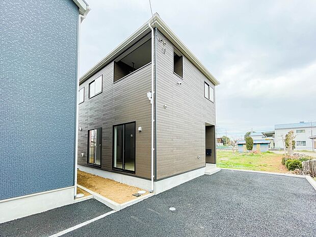 家づくりへの想いが設計に表れています。住み心地のために工夫された造り辺環境には便利な設備が点在し、毎日の暮らしを快適にしてくれる邸宅です。