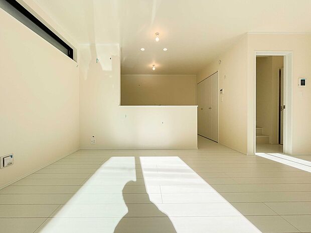 お料理できたらカウンターから手渡しができます。家族で会話をしながらお料理を楽しく。