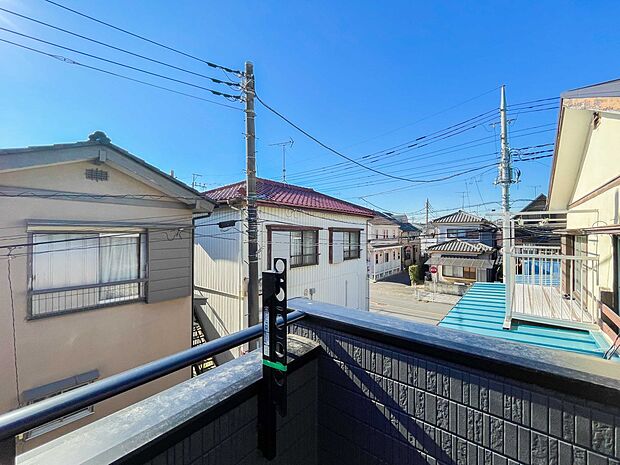 陽当りが良いと、洗濯物が乾きやすいですし、湿気やカビの心配も減るので快適です。寒い冬の日でも、日差しが届くと家の中が暖かくなりますね。