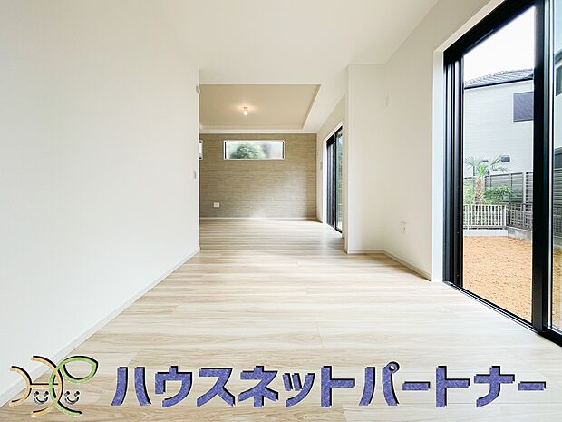 陽だまりのある光彩豊かなリビングは、何よりも快適で心休まる時間を過ごせます。