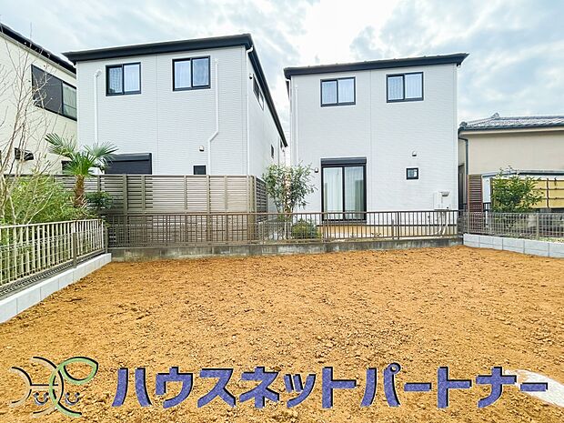 一戸建ての醍醐味は、何といっても庭があること。花や野菜を育てたり、子供と遊んだり、お客様を迎えたり…。大切なペットと過ごす心地良いスペースにもなりますね。