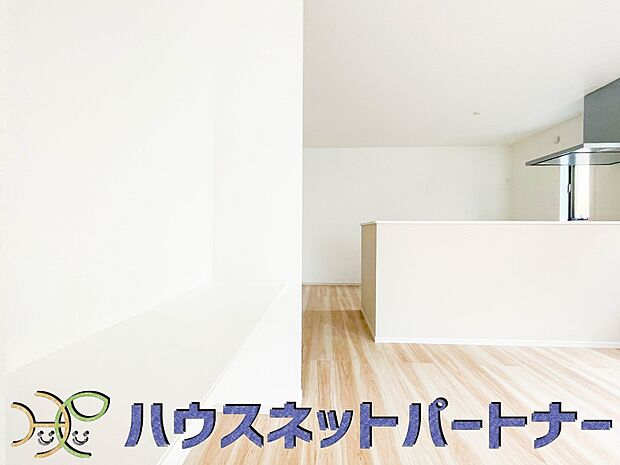 リビングにはスタディーカウンターを設置。お子様の勉強机やワークスペースとしても利用できます。