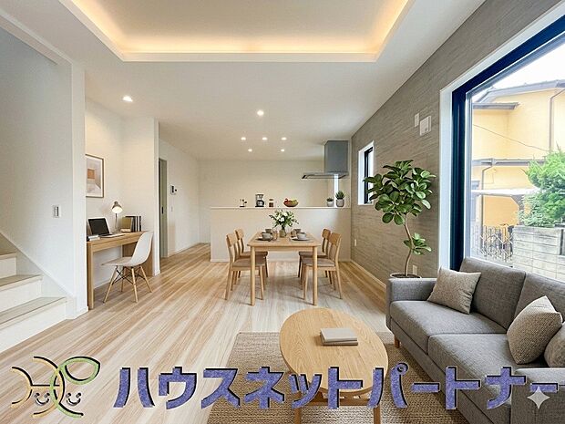 16.7帖のLDKは広々。光彩豊かでリラックスした空気がお部屋全体に広がります。