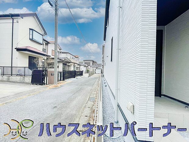 都会的な、ハイセンスな時間とともに、対照的な成熟した街並みを併せ持つことも、この邸宅の大きな特徴です。完成した現地をご体感下さい。