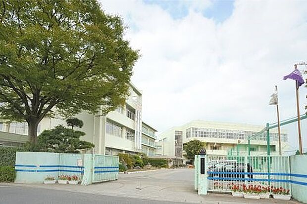 周辺環境-中学校(850m)春日部市立春日部南中学校