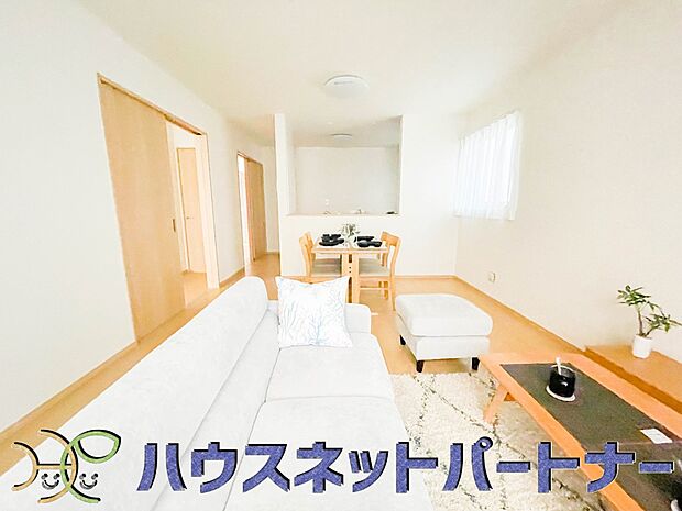 うららかな陽射しがどのお部屋にも降り注ぎますように、快適さを追求した間取設計。得難い立地環境での生活を恵みの豊かな永住の地へと変えてくれます。