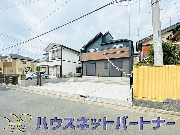 街に溶け合う美しい景観と、採光や風通しを考えて設計された間取り。近隣の視線を考え調整した窓位置など、外観だけでなく、住まうご家族の心地よさを最優先しました。