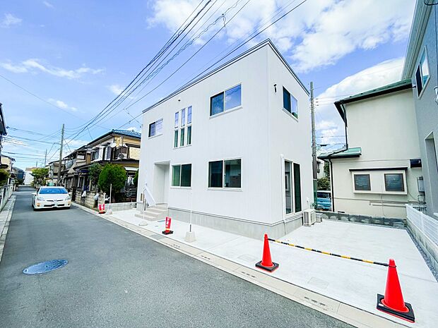 太陽に愛された邸は、陽当り・通風に優れた魅力的で快適さを追求した新築戸建でした。ここに住むからこそ意味がある。そんな特別感に浸りながら、毎日をお過ごしして欲しいです。