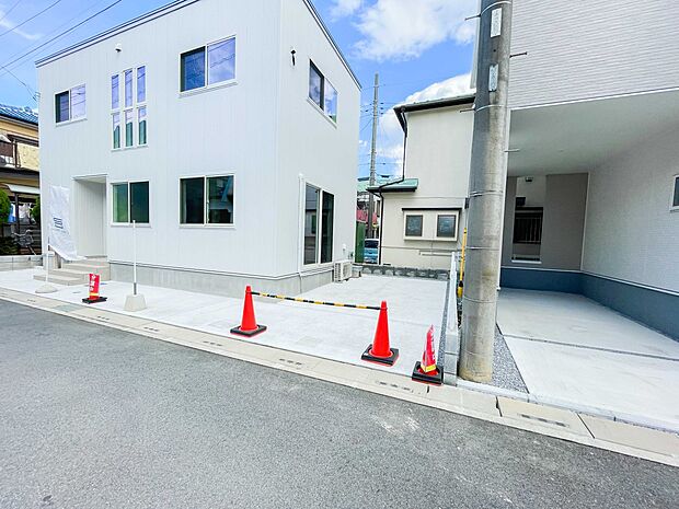 通勤や家族の送迎など、毎日の生活にマイカーが欠かせない方にとって駐車場は大事な条件。敷地内にカースペースがあれば、お出かけやお買い物の際の搬入出もらくらくです。